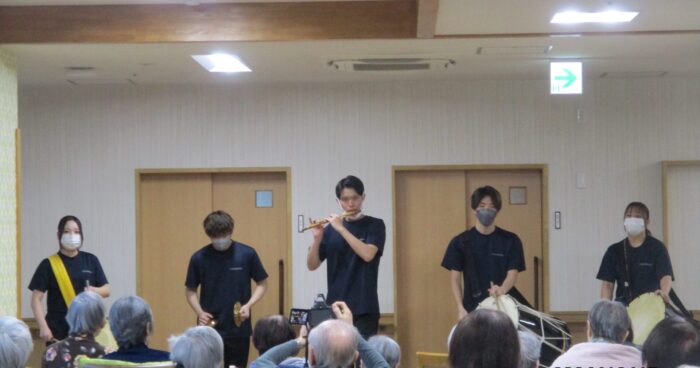 和太鼓で入居者さんを笑顔に♪