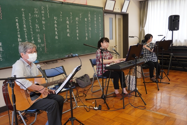 ふれあいサロン小沢渡西に南風バンドがやってきた！