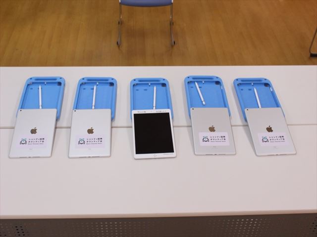 iPad1_R.jpg