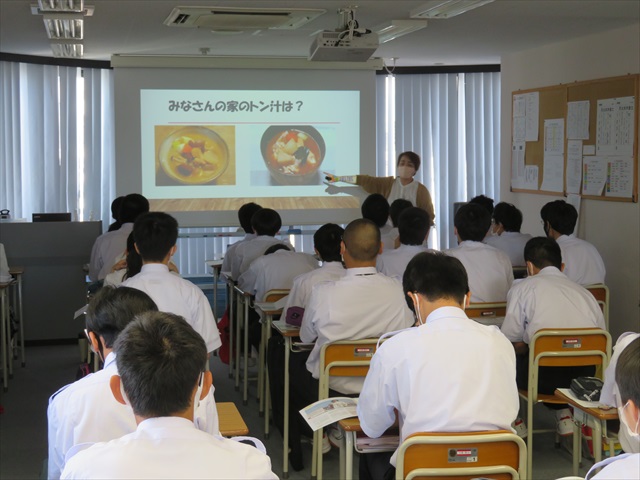 220607-093913_R.JPG