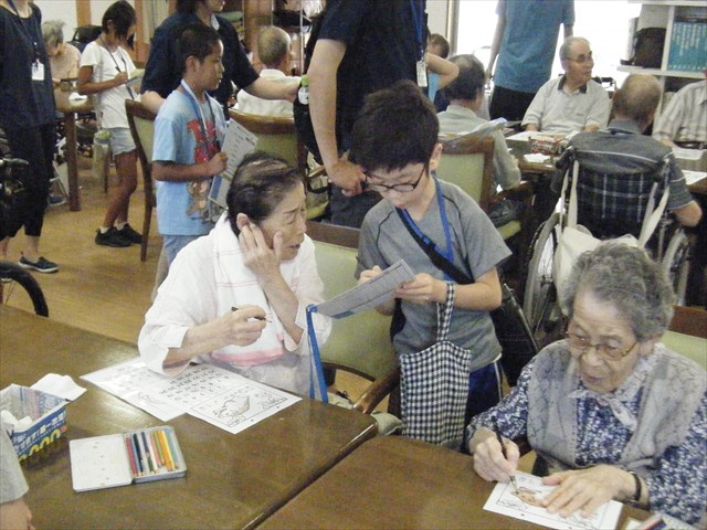 子ども達の突撃取材にタジタジ　(^_^)