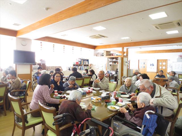 3階の新年会です。
