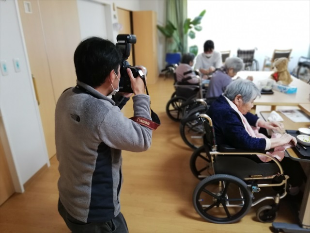 中日新聞社様にコロナ禍で頑張る職員を取材して頂きました！
